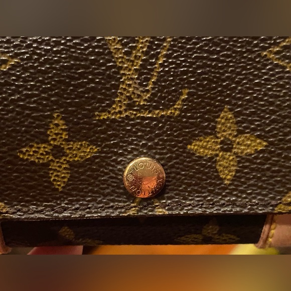 Louis Vuitton key holder - Picture 3 of 8